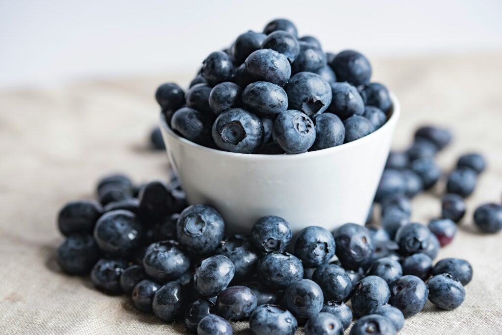 A bowl of blueberries